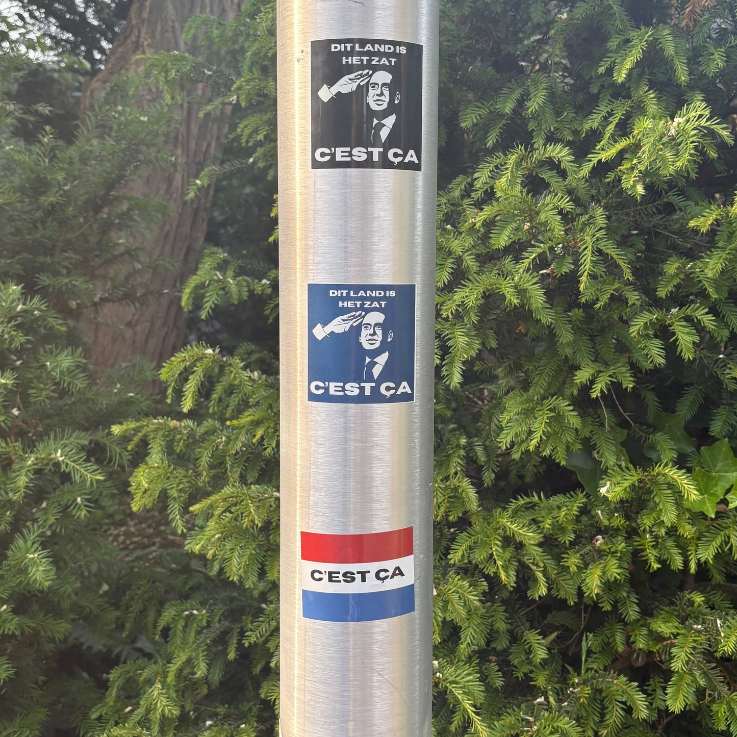 Drie C'est ça stickers blauw zwart Nederland